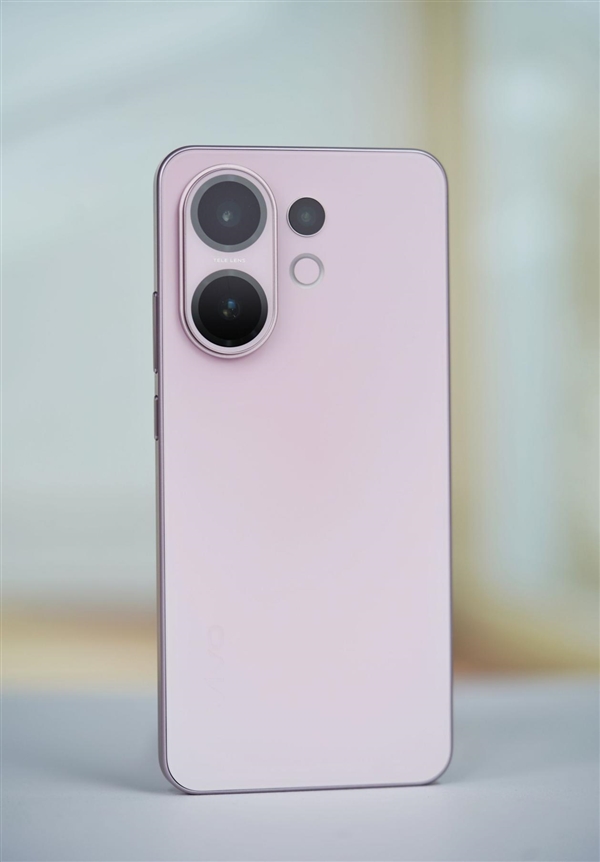 手感絕佳純直屏！vivo S30桃桃粉圖賞