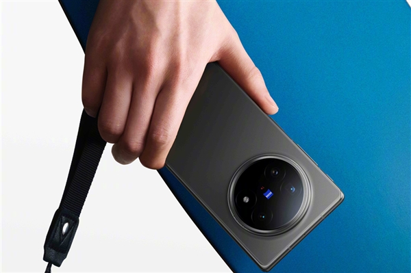 全球首款三防大折疊！vivo X Fold5實現防水大滿貫