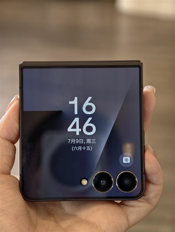 首發(fā)自研旗艦芯Exynos 2500！三星Galaxy Z Flip7發(fā)布：7999元起