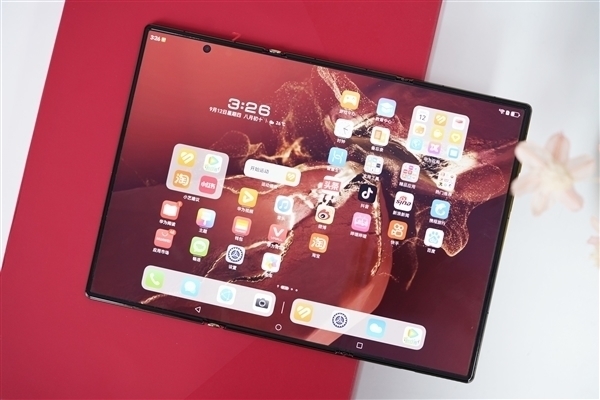 華為新一代三折疊來了！Mate XT 2入網：支持衛星通信