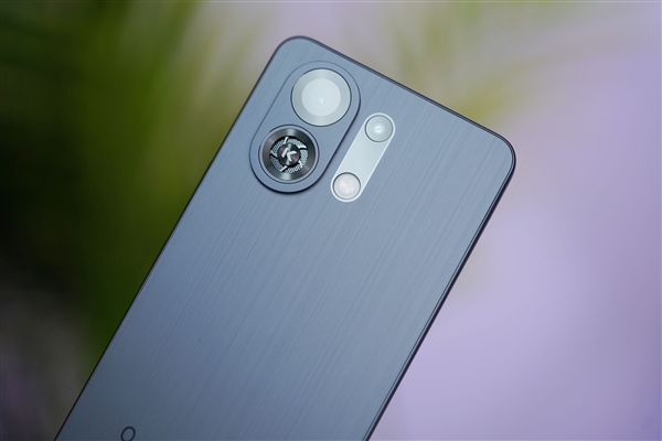 OPPO首款內(nèi)置風(fēng)扇手機(jī)！OPPO K13 Turbo Pro圖賞