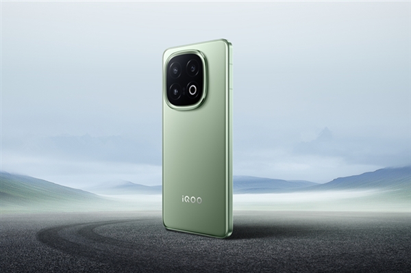 iQOO 15堆料激進！產品經理：領先行業不止一代