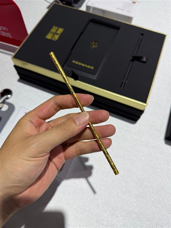 紅魔10S Pro斗戰勝佛版真機亮相ChinaJoy：自帶24K金箍棒
