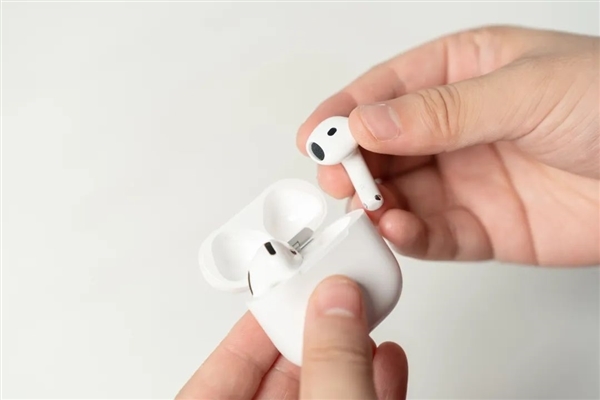 蘋果iOS 26 Beta 6泄密：AirPods將支持面對面實時翻譯