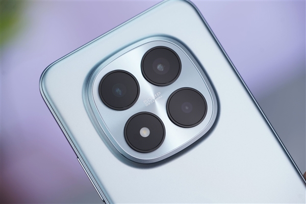 REDMI首款衛(wèi)星通信手機！REDMI Note 15 Pro+圖賞
