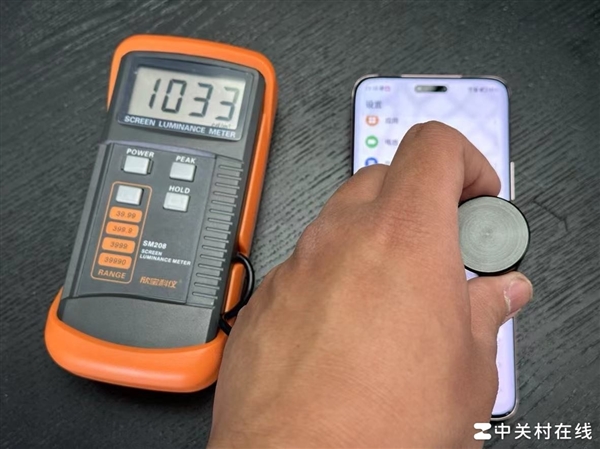 華為蘋果帶頭用：雙層OLED顯示效果究竟有多卷
